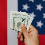 Jak gospodarka USA wpływa na świat: kluczowe kanały oddziaływania i skutki dla rynków globalnych