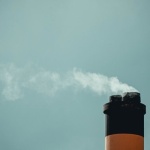 Jak polityka klimatyczna wpływa na gospodarkę: koszty, szanse i długofalowe skutki